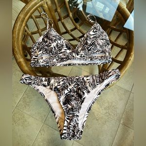 🌞CABBANA DEL SOL🌞 - Black and White Floral Palm Twist Bikini-Size M (2pc)